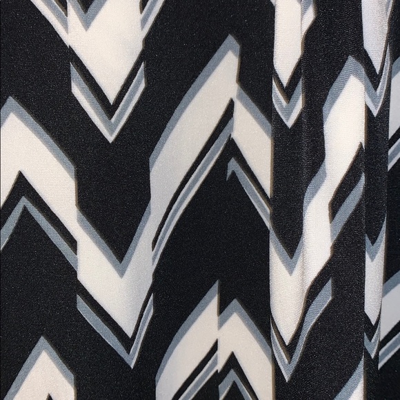 ZigZag pattern Dress. - Picture 3 of 8